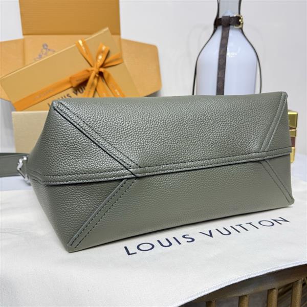 2026120181651555 270